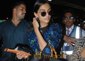 Bollywood Celebs Back From IIFA Award 2013  photo 40