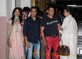 BOLLYWOOD CELEBS PICS AT VISWAROOP PREMIERE SHOW photo 4
