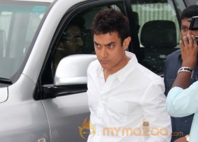 Bollywood Stars At Condolence Meet Of Jia Khan  photo 18
