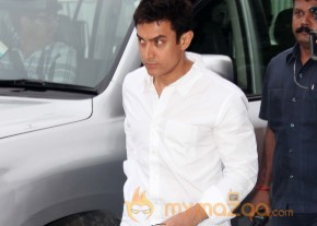 Bollywood Stars At Condolence Meet Of Jia Khan  photo 21