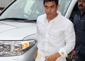 Bollywood Stars At Condolence Meet Of Jia Khan  photo 24
