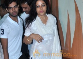Bollywood Stars At Condolence Meet Of Jia Khan  photo 49