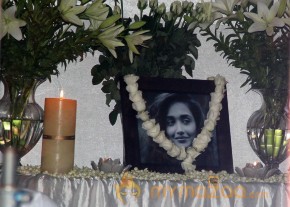 Bollywood Stars At Condolence Meet Of Jia Khan  photo 40