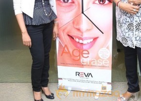 Celebs at Age Erase Book Launch Photos photo 33
