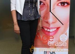Celebs at Age Erase Book Launch Photos photo 23