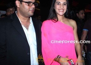 CELEBS AT KHILADI 786 MOVIE PICS photo 6