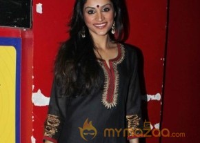 CELEBS AT KHILADI 786 MOVIE PICS photo 9