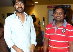 Celebs at Romeo Movie Premiere Photos photo 27