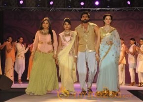 Celebs at VOGUE Fashion Show Photo Gallery photo 15