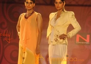 Celebs at VOGUE Fashion Show Photo Gallery photo 10