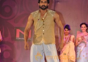 Celebs at VOGUE Fashion Show Photo Gallery photo 3