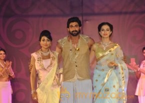 Celebs at VOGUE Fashion Show Photo Gallery photo 19