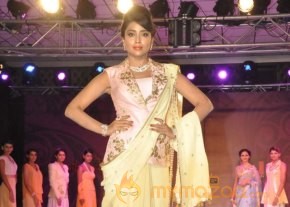 Celebs at VOGUE Fashion Show Photo Gallery photo 17