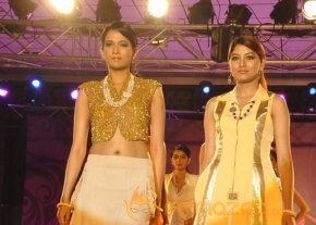 Celebs at VOGUE Fashion Show Photo Gallery photo 16