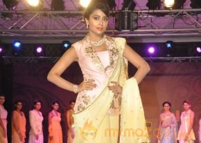 Celebs at VOGUE Fashion Show Photo Gallery photo 2