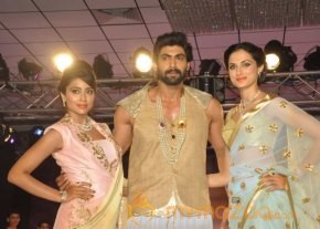 Celebs at VOGUE Fashion Show Photo Gallery photo 6