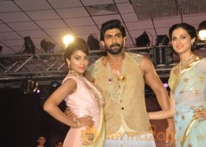 Celebs at VOGUE Fashion Show Photo Gallery photo 14