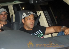 Celebs Visited Sanjay Dutt House  photo 3