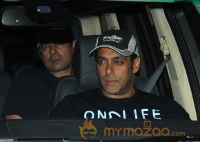 Celebs Visited Sanjay Dutt House  photo 8