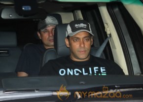 Celebs Visited Sanjay Dutt House  photo 10