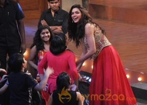 Chennai Express Promotions at Comedy Nights Gallery photo 3