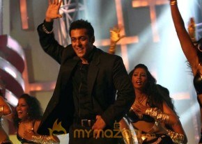 BigB Shahrukh, Salman &amp; Akshay perform for Cintaa Superstars ka Jalwaa Gallery photo 4