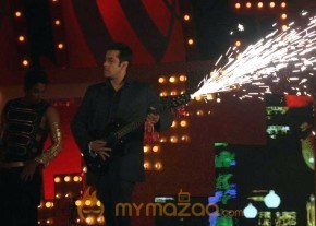 BigB Shahrukh, Salman &amp; Akshay perform for Cintaa Superstars ka Jalwaa Gallery photo 18
