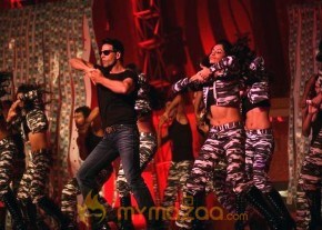 BigB Shahrukh, Salman &amp; Akshay perform for Cintaa Superstars ka Jalwaa Gallery photo 15