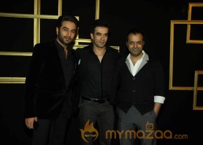 Deepika Padukone Black And Gold Party Photos photo 11