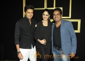 Deepika Padukone Black And Gold Party Photos photo 39