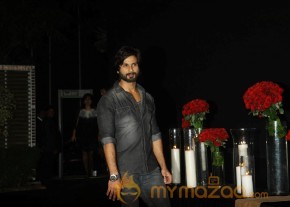 Deepika Padukone Black And Gold Party Photos photo 6