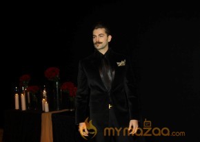 Deepika Padukone Black And Gold Party Photos photo 10
