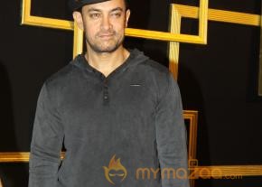Deepika Padukone Black And Gold Party Photos photo 29
