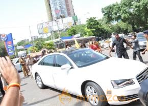 Deepika Padukone Snapped At Siddhivinayak Temple   photo 8