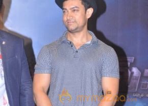 Dhoom 3 Movie Press Meet Photos photo 35