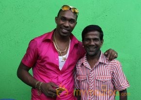Dwayne Bravo Lungi Dance Photos photo 10