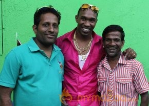 Dwayne Bravo Lungi Dance Photos photo 4
