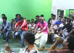 Dwayne Bravo Lungi Dance Photos photo 11