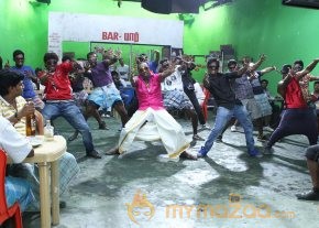 Dwayne Bravo Lungi Dance Photos photo 2