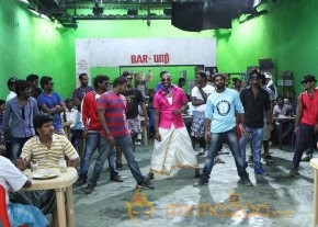 Dwayne Bravo Lungi Dance Photos photo 9