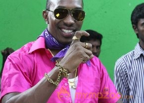 Dwayne Bravo Lungi Dance Photos photo 7