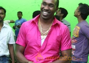 Dwayne Bravo Lungi Dance Photos photo 12