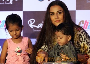 Emraan Hashmi,Vidya Balan At GHANCHAKKAR Promotion photo 32