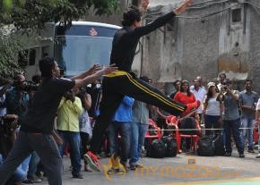 Heropanti star Tiger Shroff deadly live stunts photo 3