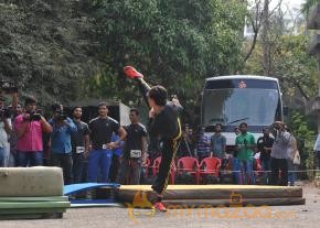 Heropanti star Tiger Shroff deadly live stunts photo 5