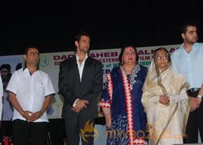 Hritik,Govinda & Urmila at Dadasaheb Phalke Academy Awards   photo 19