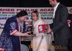 Hritik,Govinda & Urmila at Dadasaheb Phalke Academy Awards   photo 29
