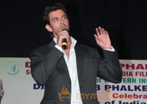 Hritik,Govinda & Urmila at Dadasaheb Phalke Academy Awards   photo 61