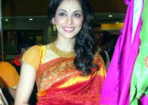 Isha Koppikar At Big Fm photo 15