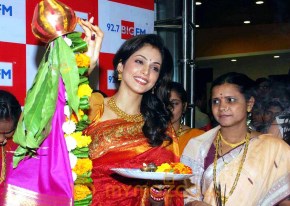 Isha Koppikar At Big Fm photo 9